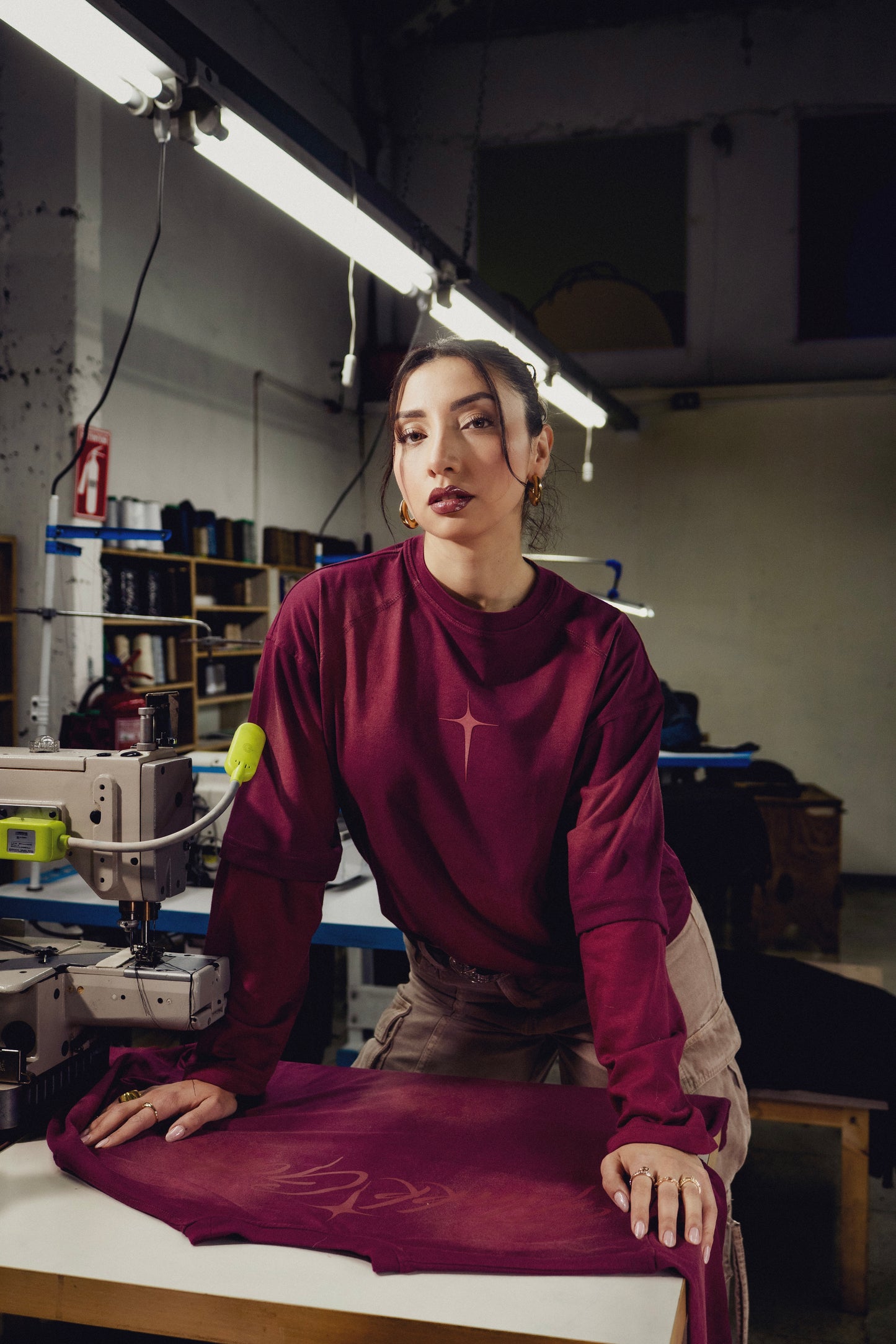 LONG SLEVEE 16:28 BURGUNDY LOGO